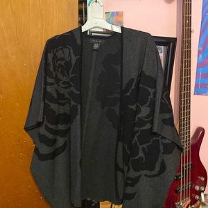 tahari poncho